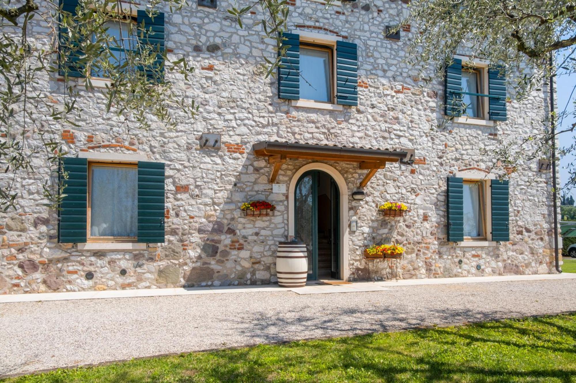 Agriturismo Le Ginestre Лацизе Экстерьер фото