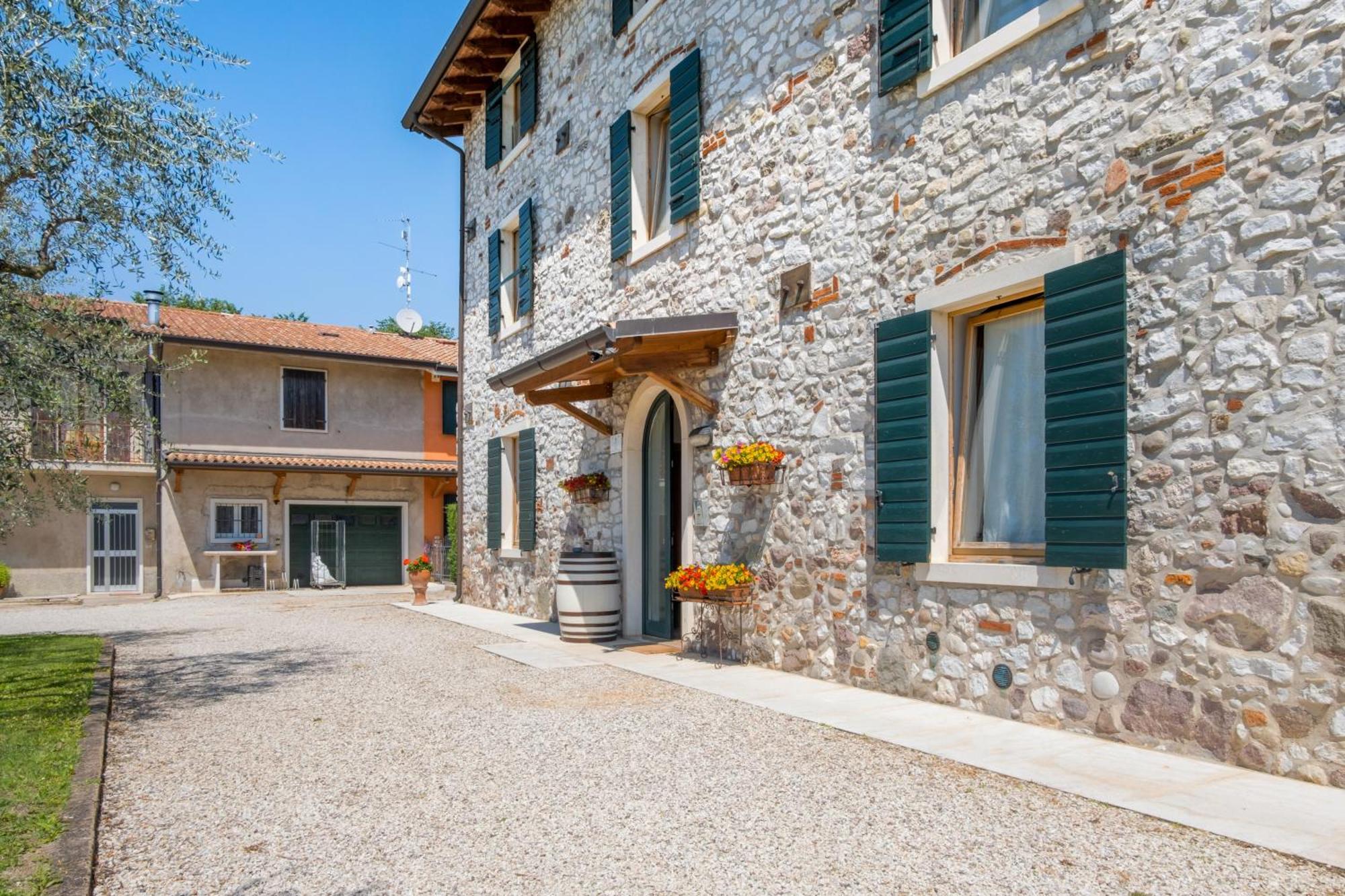 Agriturismo Le Ginestre Лацизе Экстерьер фото