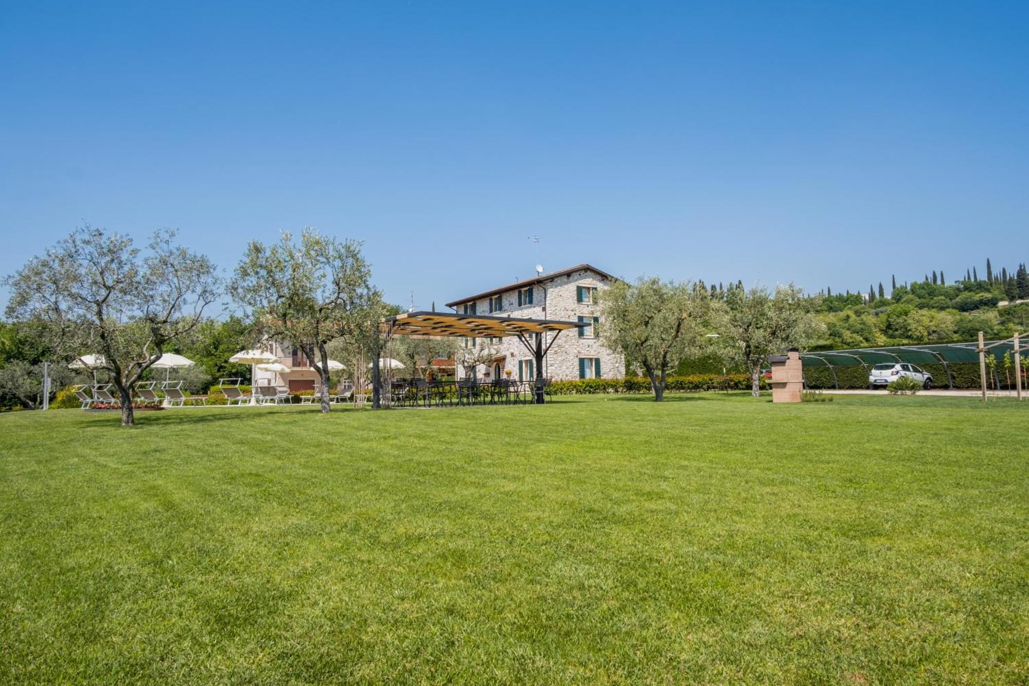 Agriturismo Le Ginestre Лацизе Экстерьер фото