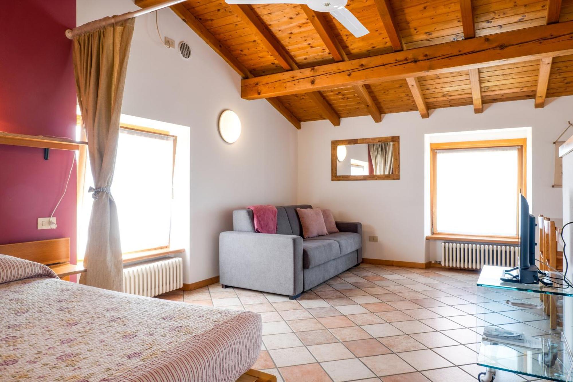 Agriturismo Le Ginestre Лацизе Экстерьер фото